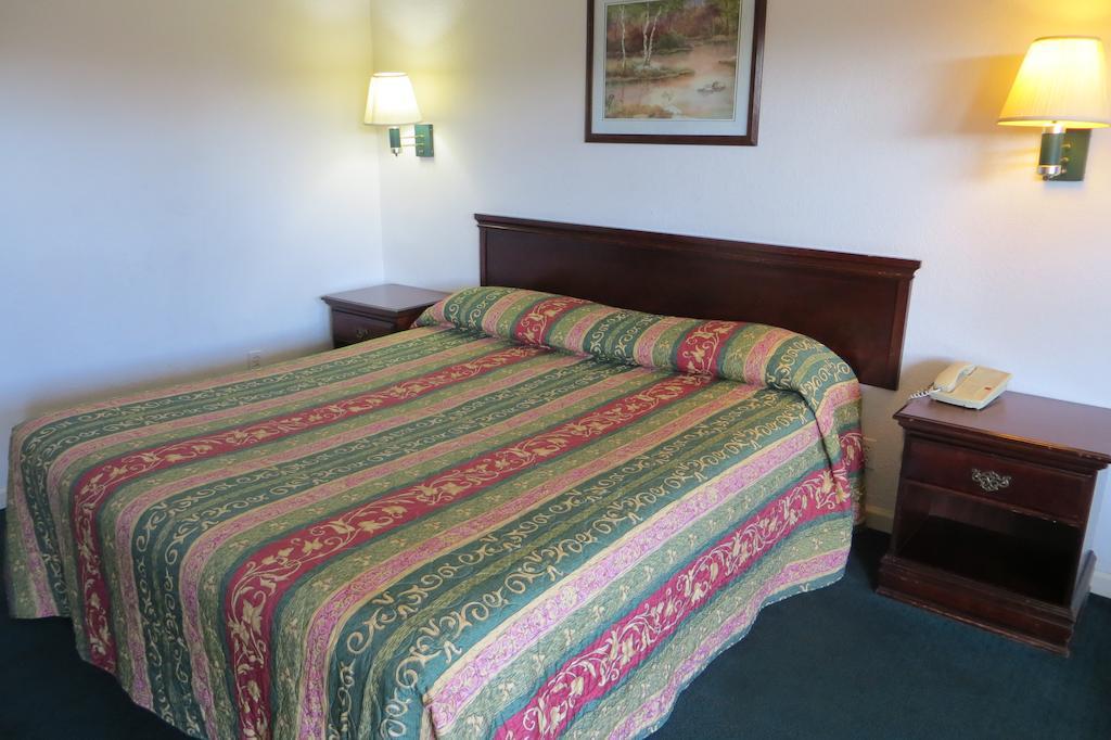 Capri Motel Redwood City Room photo