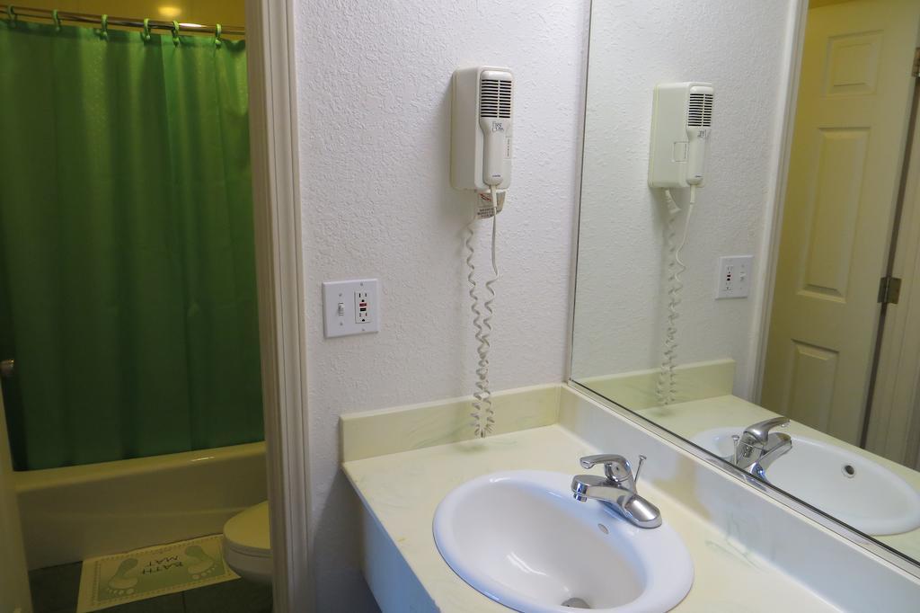 Capri Motel Redwood City Room photo